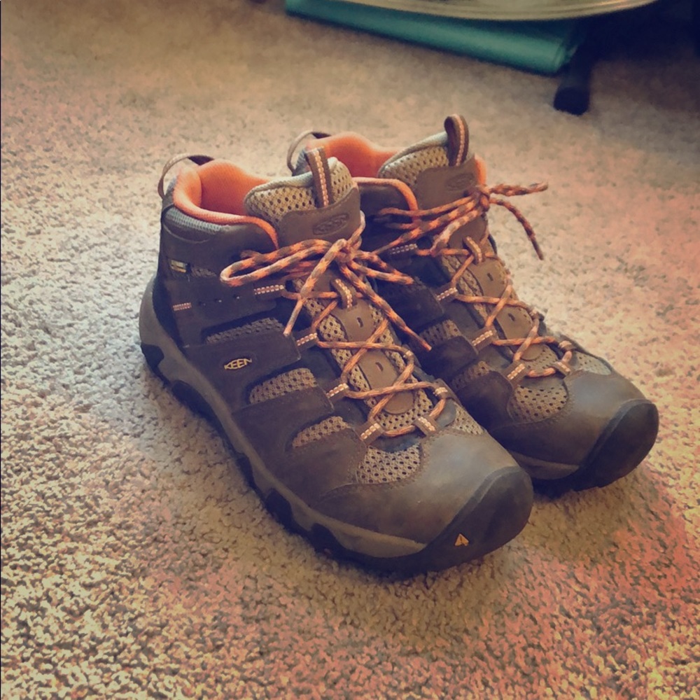 Lightly Used Keen Hiking Boots!